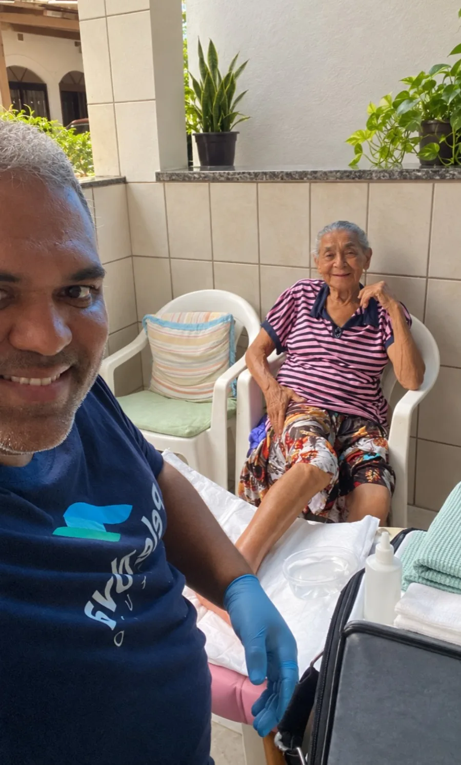 Paulo Neiva Jr. em atendimento domiciliar.